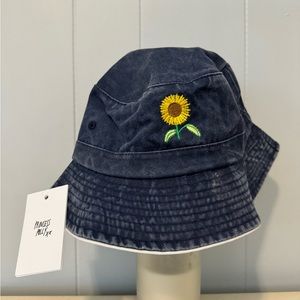 Princess Polly bucket hat